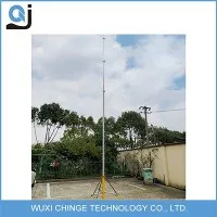 What is the torque requirement for extending a manual telescoping mast?